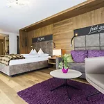 Fliana 4 Hotell