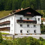 Fliana 4 Hotell 4*