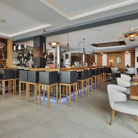 Fliana Hotel 4*