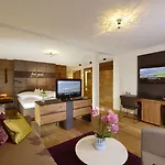 Hotel Fliana 4-sterne Superior 4*
