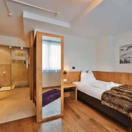 Fliana Hotel 4*