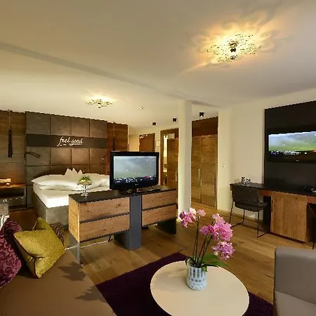 Fliana Hotel 4*